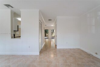 7733 SW 94th Ln in Miami, FL - Foto de edificio - Building Photo