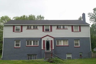 320 McGuire Rd in Greece, NY - Foto de edificio - Building Photo