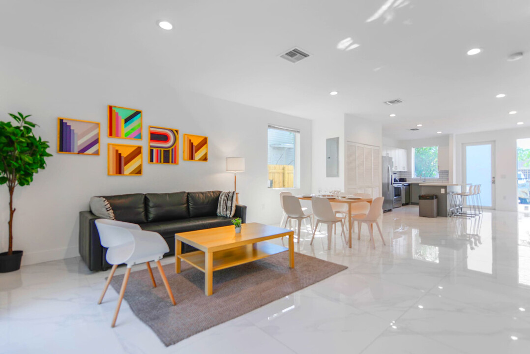 1175 NW 26th St in Miami, FL - Building Photo