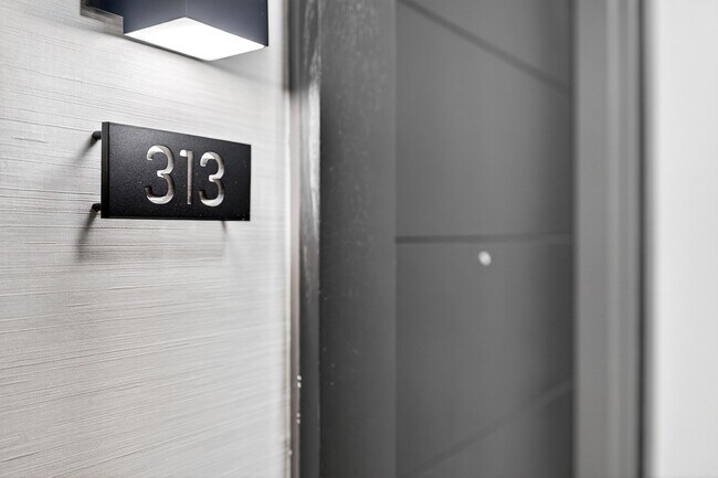 212 King William St in Hamilton, ON - Building Photo - Building Photo