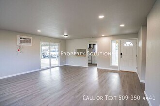 160 Carswell Dr in Moses Lake, WA - Building Photo - Building Photo