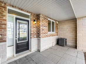 130 Daylily Ln in Kitchener, ON - Building Photo - Building Photo