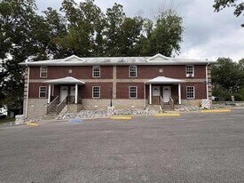 527 E Main St in Glasgow, KY - Building Photo