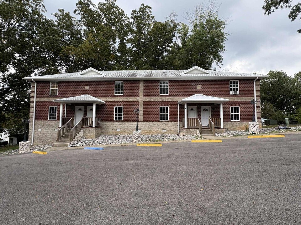 527 E Main St in Glasgow, KY - Building Photo