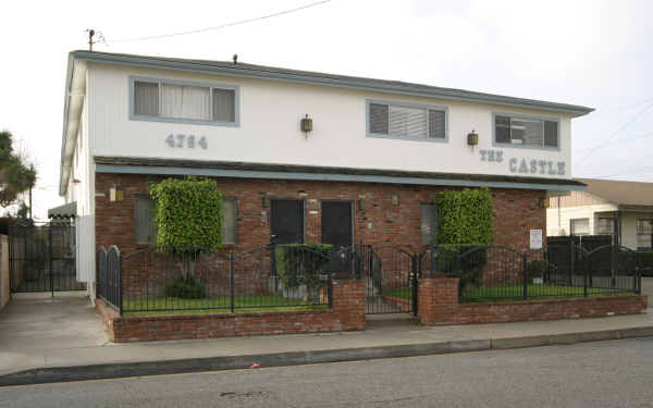 The Castle Apartments in Hawthorne, CA - Foto de edificio - Building Photo