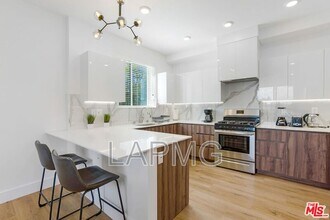 4637 Laurel Canyon Blvd in Los Angeles, CA - Building Photo - Building Photo