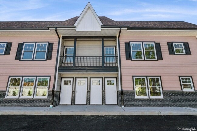 property at 246 W Hoffman Ave