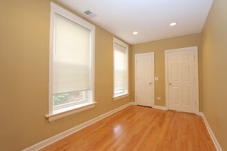 2433 N Kedzie Blvd-Unit -2R in Chicago, IL - Building Photo - Building Photo