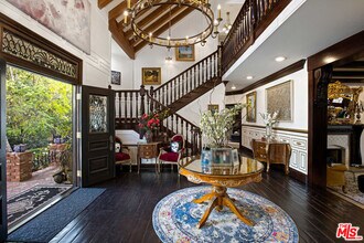 11247 Briarcliff Ln in Los Angeles, CA - Building Photo - Building Photo
