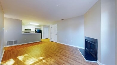 30 Driftwood Ct in Galloway, NJ - Foto de edificio - Building Photo