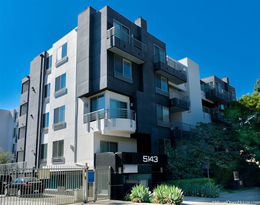 5143 White Oak Ave in Los Angeles, CA - Building Photo