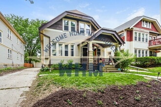 2135 N 62nd St in Wauwatosa, WI - Building Photo - Building Photo