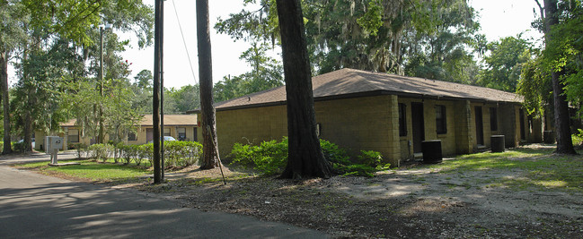 1523 NW 7th St in Gainesville, FL - Foto de edificio - Building Photo