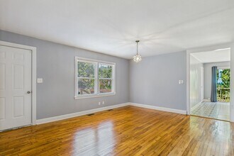 111-111A Drewsbury Dr in Greensboro, NC - Building Photo - Building Photo