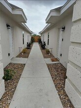 13 Las Vistas Ln in Weslaco, TX - Building Photo - Building Photo