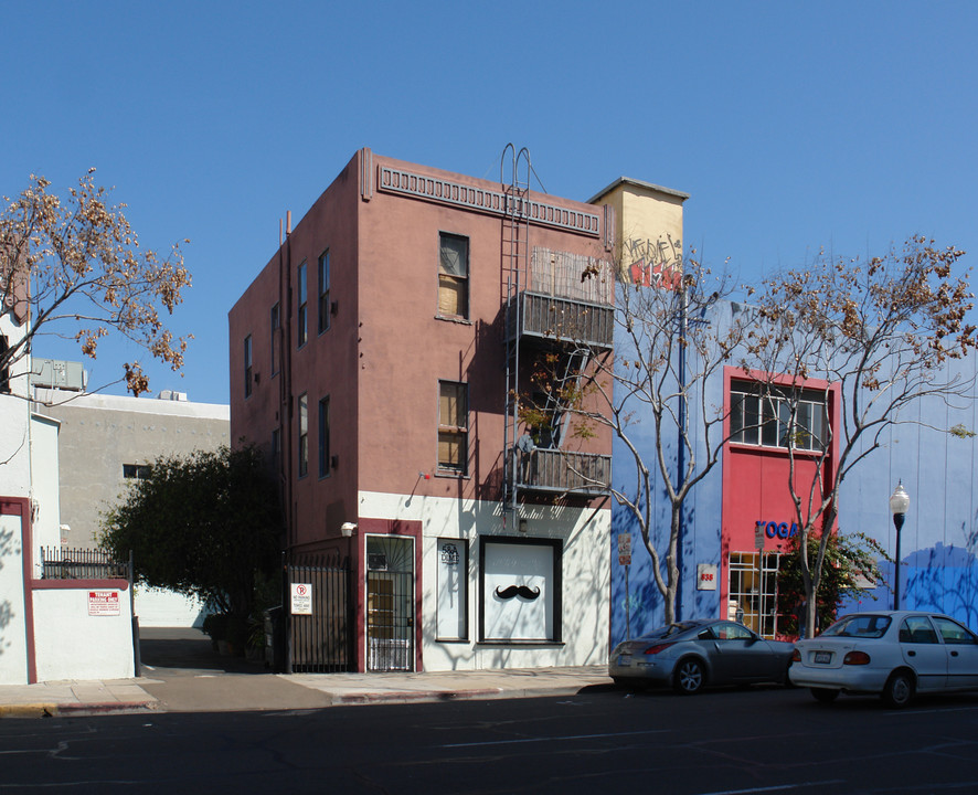 828 G St in San Diego, CA - Building Photo