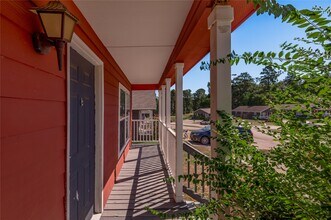 112 Varsity Dr in Huntsville, TX - Building Photo - Building Photo