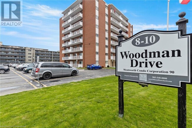 8 Woodman Dr S