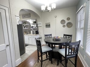 725 Broadway Avenue J-Unit -2 in Galveston, TX - Foto de edificio - Building Photo