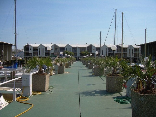 Tchefuncte Harbour Townhomes in Madisonville, LA - Foto de edificio - Building Photo