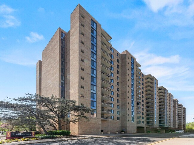 4500 S Four Mile Run Dr in Arlington, VA - Foto de edificio - Building Photo