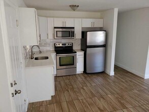 958 W 3rd St in Riviera Beach, FL - Building Photo - Building Photo