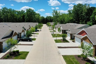 Redwood Canton in Canton, MI - Foto de edificio - Building Photo