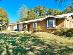 901 Avenue E in Marble Falls, TX - Building Photo - Building Photo