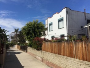 49 Paloma Ave in Venice, CA - Building Photo - Building Photo