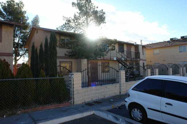 Arroyo Apartments in North Las Vegas, NV - Building Photo - Building Photo