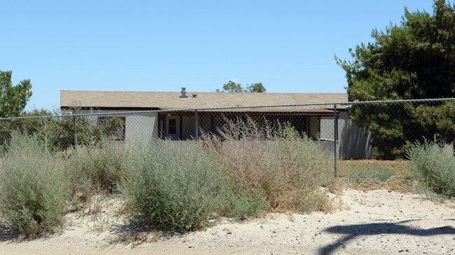 9383 Wilson Ranch Rd in Phelan, CA - Foto de edificio - Building Photo