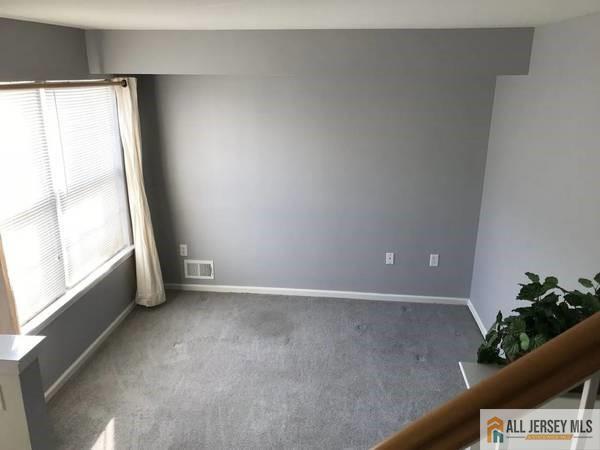 43 Giera Ct in Sayreville, NJ - Building Photo - Building Photo
