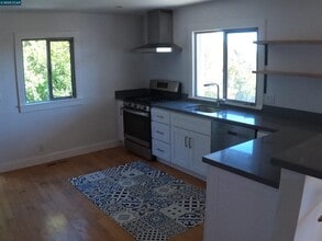 32 Kenilworth Dr in Kensington, CA - Building Photo - Building Photo
