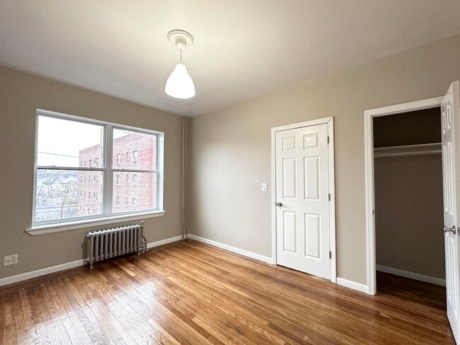 160 Vroom St in Jersey City, NJ - Building Photo - Building Photo