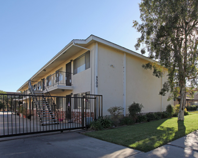 9300-9310 Park St in Bellflower, CA - Building Photo - Building Photo