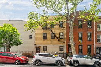 82 N 8th St in Brooklyn, NY - Building Photo - Building Photo