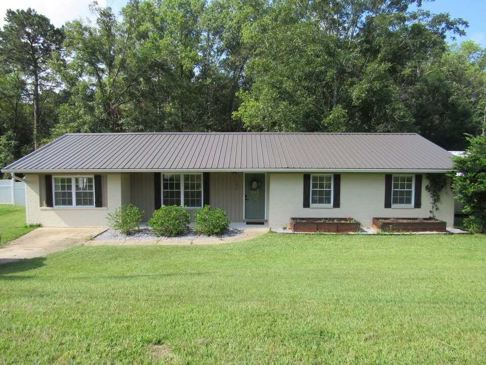 204 Springdale Dr in Enterprise, AL - Building Photo