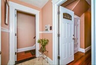 162 Walnut St, Unit 1 in Somerville, MA - Foto de edificio - Building Photo