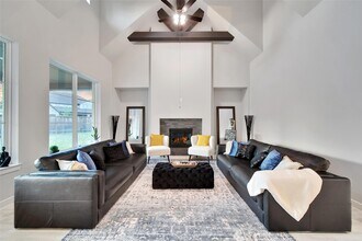 332 Coldwater Creek Ct in Conroe, TX - Foto de edificio - Building Photo
