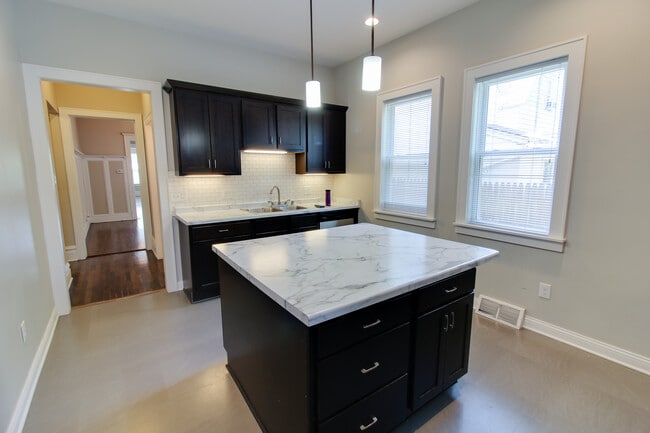 1937 N Bartlett Ave, Unit Lower in Milwaukee, WI - Building Photo - Building Photo