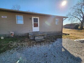 700 S 7th St in Clinton, IN - Building Photo