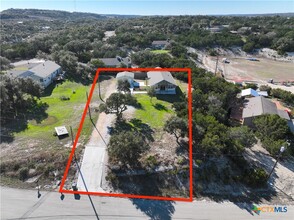 925 Scenic Hills Dr in Canyon Lake, TX - Building Photo - Building Photo