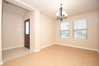 10015 Bitternut Hickory Ln in Tomball, TX - Building Photo - Building Photo