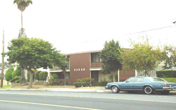 23520 Arlington Ave in Torrance, CA - Building Photo