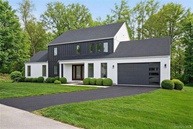 24 Wildwood Dr in Rock Tavern, NY - Building Photo - Building Photo