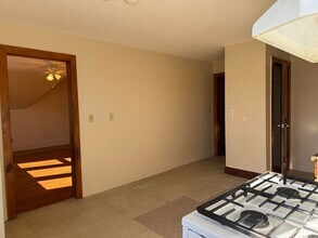 461 Howard Ave, Unit 3 in New Haven, CT - Foto de edificio - Building Photo