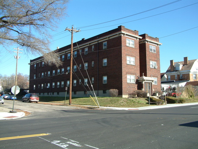 2240 Norwood Ave in Cincinnati, OH - Foto de edificio - Building Photo