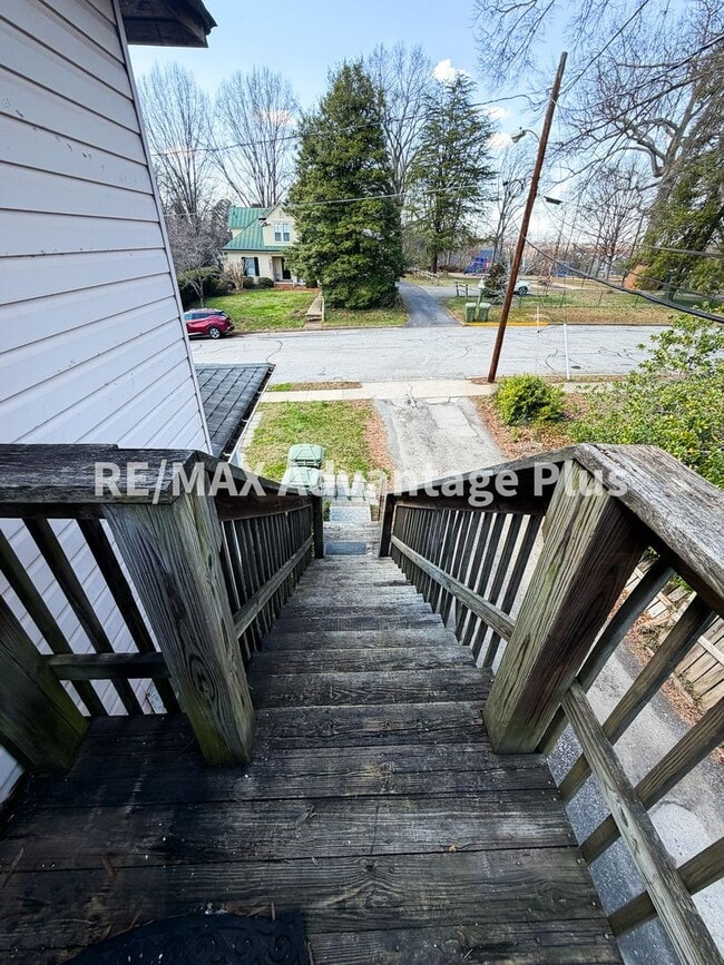 106 Grove St in Farmville, VA - Building Photo - Building Photo