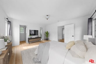 2565 Canyon Dr in Los Angeles, CA - Building Photo - Building Photo