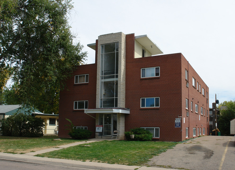 1680 Akron St in Aurora, CO - Foto de edificio